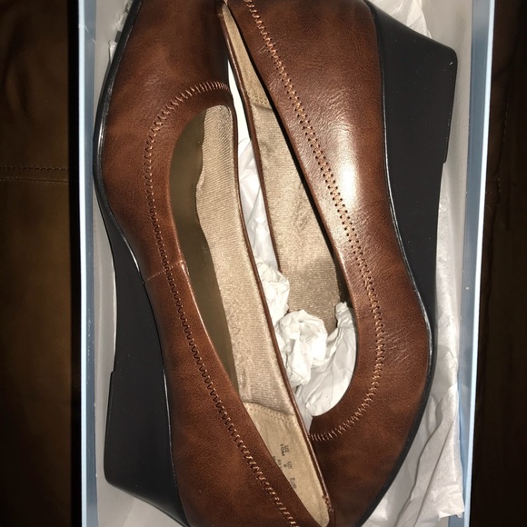 Life Stride Shoes - Wedge Shoe (new, never worn)